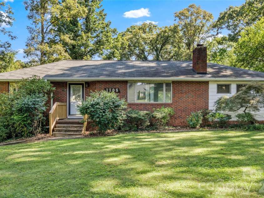 1105 Graystone Drive, Winston Salem, NC 27105.  MLS# CAR4418331, YatesRealty ID 46868. 