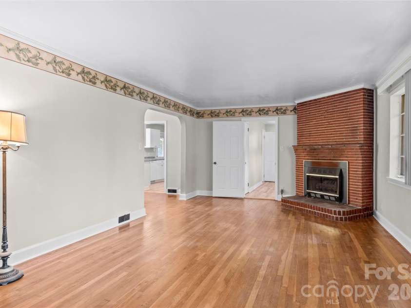 1105 Graystone Drive, Winston Salem, NC 27105.  MLS# CAR4418331, YatesRealty ID 46868. 