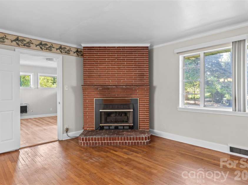 1105 Graystone Drive, Winston Salem, NC 27105.  MLS# CAR4418331, YatesRealty ID 46868. 