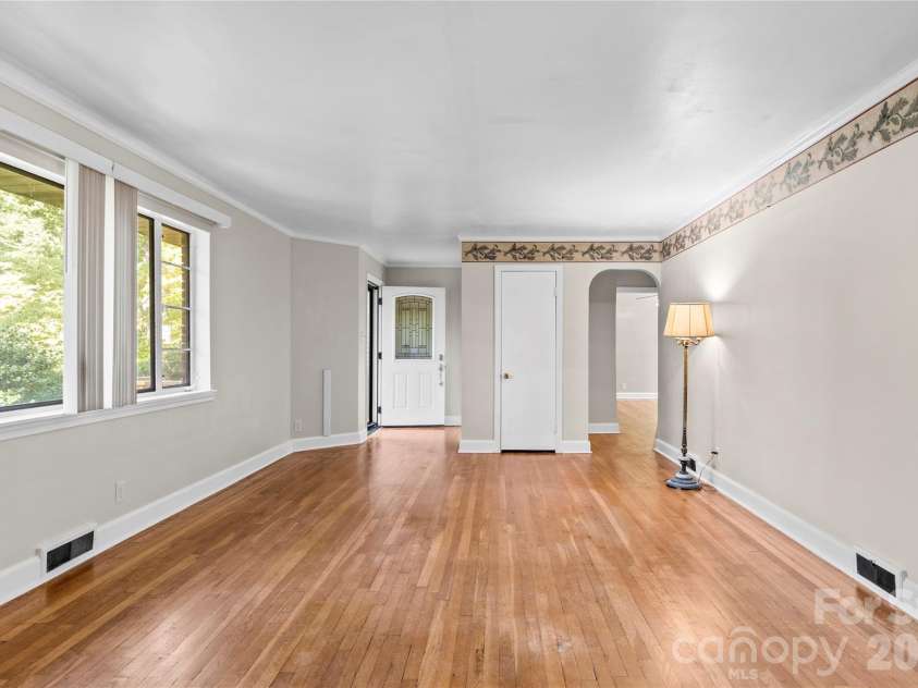 1105 Graystone Drive, Winston Salem, NC 27105.  MLS# CAR4418331, YatesRealty ID 46868. 
