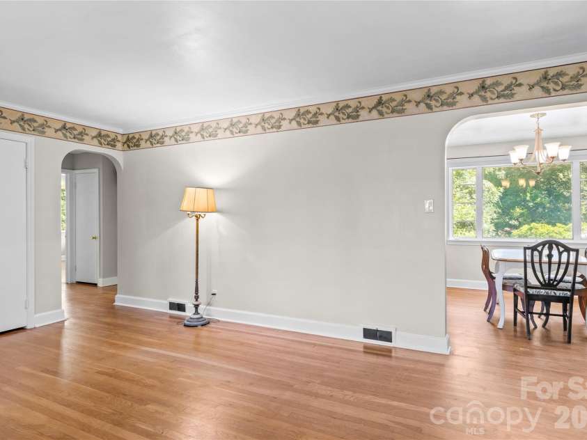 1105 Graystone Drive, Winston Salem, NC 27105.  MLS# CAR4418331, YatesRealty ID 46868. 
