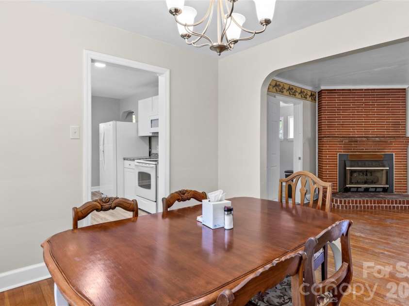 1105 Graystone Drive, Winston Salem, NC 27105.  MLS# CAR4418331, YatesRealty ID 46868. 
