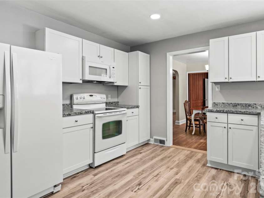1105 Graystone Drive, Winston Salem, NC 27105.  MLS# CAR4418331, YatesRealty ID 46868. 