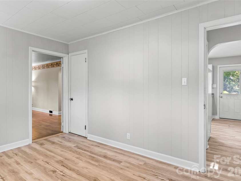 1105 Graystone Drive, Winston Salem, NC 27105.  MLS# CAR4418331, YatesRealty ID 46868. 