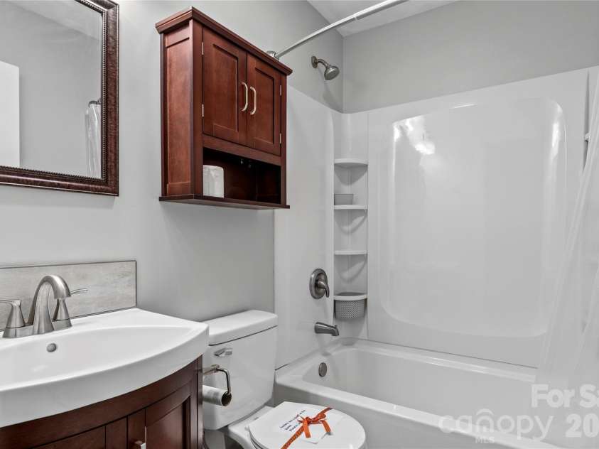 1105 Graystone Drive, Winston Salem, NC 27105.  MLS# CAR4418331, YatesRealty ID 46868. 