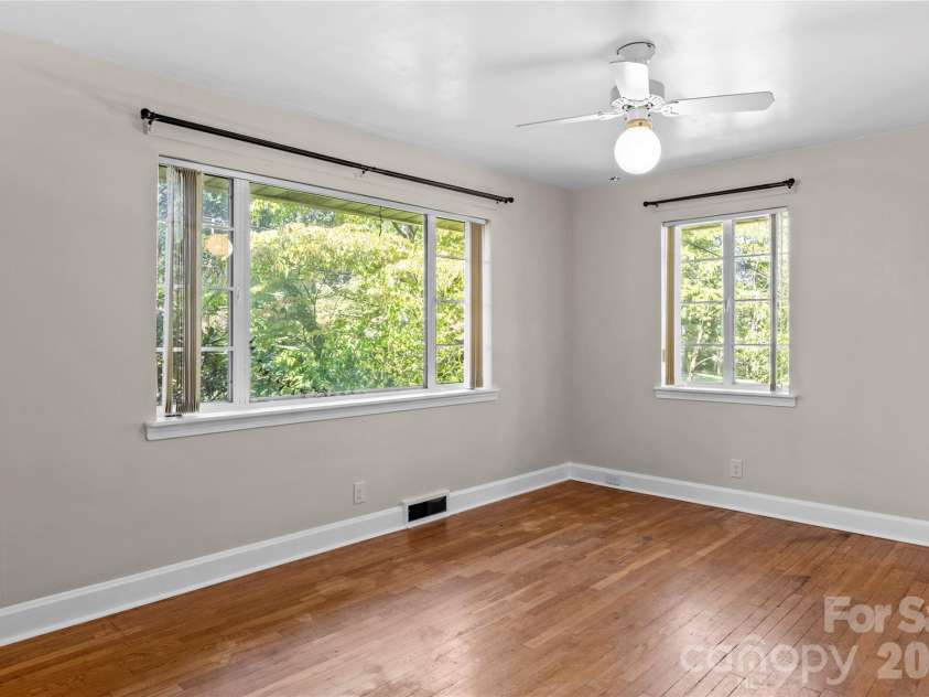 1105 Graystone Drive, Winston Salem, NC 27105.  MLS# CAR4418331, YatesRealty ID 46868. 