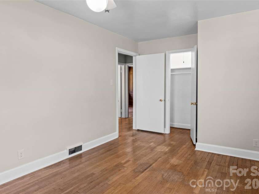 1105 Graystone Drive, Winston Salem, NC 27105.  MLS# CAR4418331, YatesRealty ID 46868. 