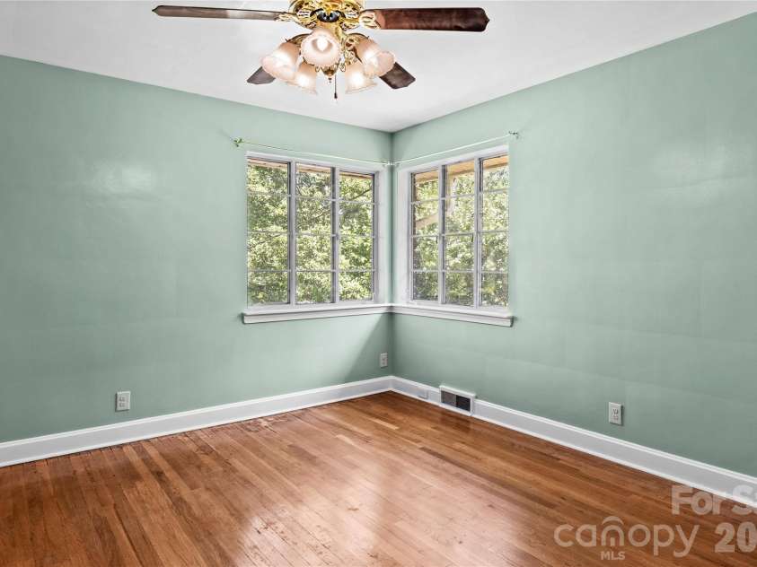 1105 Graystone Drive, Winston Salem, NC 27105.  MLS# CAR4418331, YatesRealty ID 46868. 