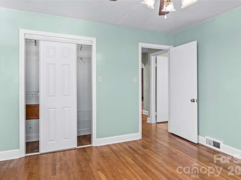 1105 Graystone Drive, Winston Salem, NC 27105.  MLS# CAR4418331, YatesRealty ID 46868. 