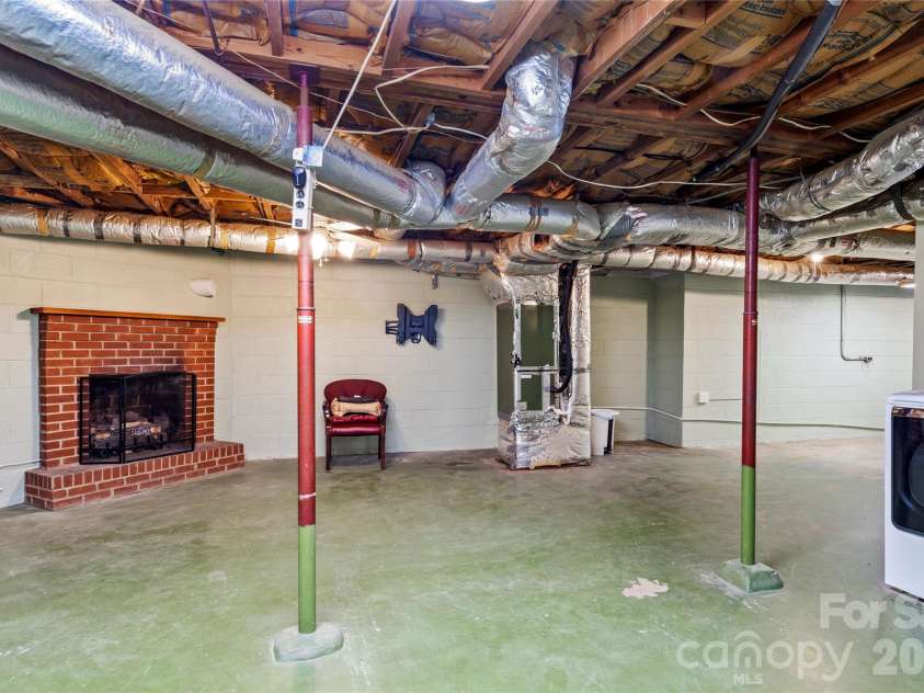 1105 Graystone Drive, Winston Salem, NC 27105.  MLS# CAR4418331, YatesRealty ID 46868. 