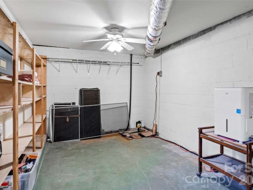 1105 Graystone Drive, Winston Salem, NC 27105.  MLS# CAR4418331, YatesRealty ID 46868. 