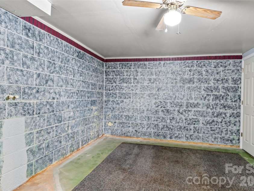 1105 Graystone Drive, Winston Salem, NC 27105.  MLS# CAR4418331, YatesRealty ID 46868. 