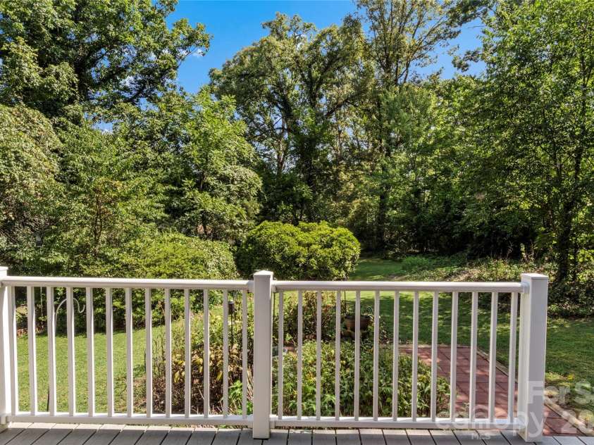1105 Graystone Drive, Winston Salem, NC 27105.  MLS# CAR4418331, YatesRealty ID 46868. 
