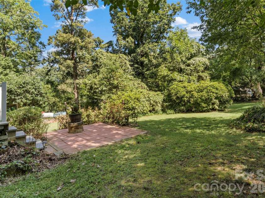 1105 Graystone Drive, Winston Salem, NC 27105.  MLS# CAR4418331, YatesRealty ID 46868. 