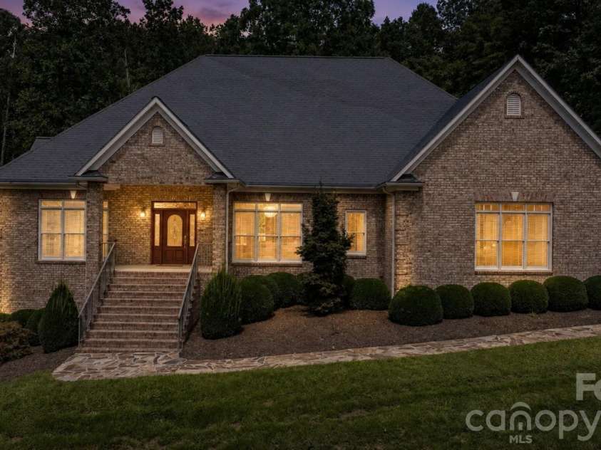 2752 Brittany Drive, Lenoir, NC 28645.  MLS# CAR4416951, YatesRealty ID 46869. 
