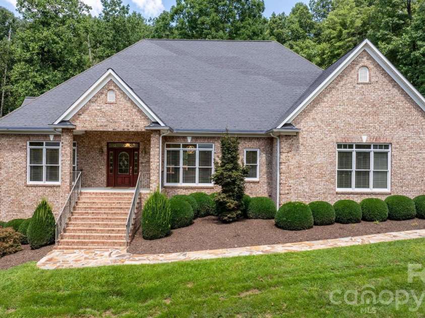 2752 Brittany Drive, Lenoir, NC 28645.  MLS# CAR4416951, YatesRealty ID 46869. 