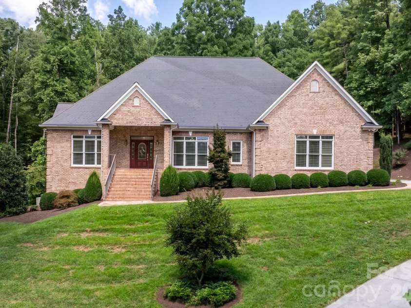 2752 Brittany Drive, Lenoir, NC 28645.  MLS# CAR4416951, YatesRealty ID 46869. 