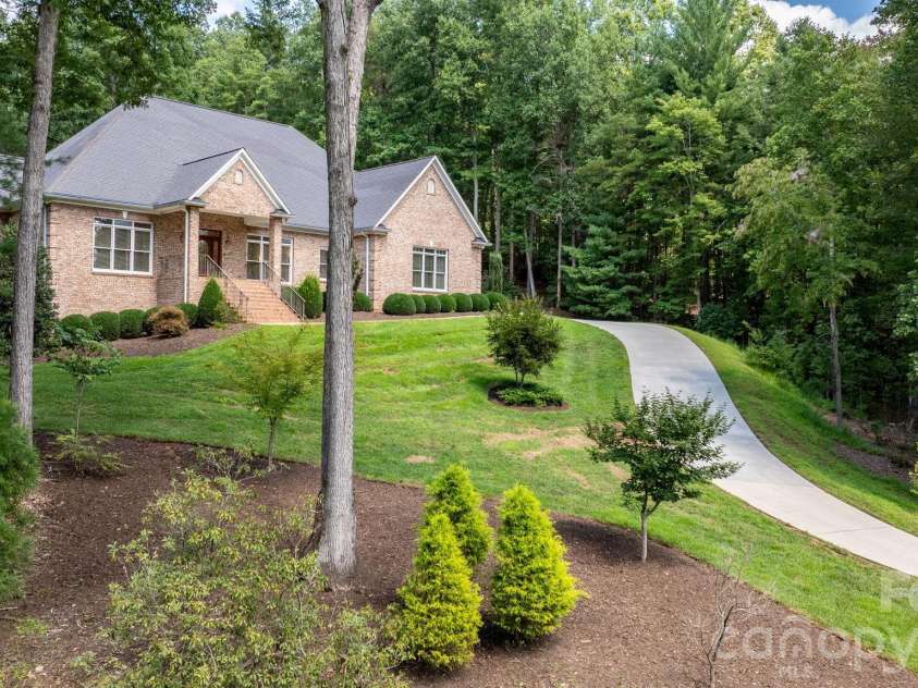 2752 Brittany Drive, Lenoir, NC 28645.  MLS# CAR4416951, YatesRealty ID 46869. 