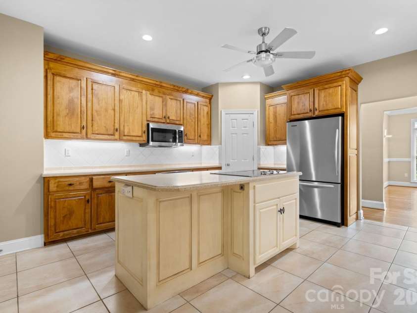 2752 Brittany Drive, Lenoir, NC 28645.  MLS# CAR4416951, YatesRealty ID 46869. 