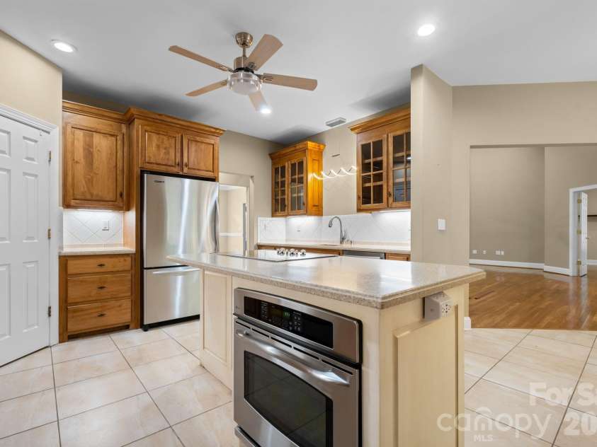 2752 Brittany Drive, Lenoir, NC 28645.  MLS# CAR4416951, YatesRealty ID 46869. 
