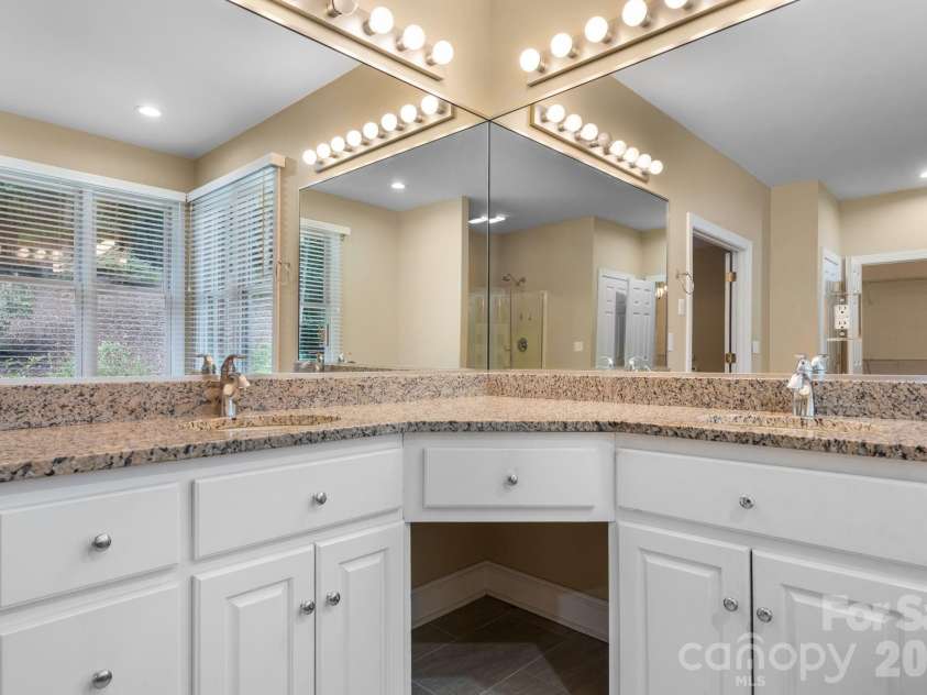 2752 Brittany Drive, Lenoir, NC 28645.  MLS# CAR4416951, YatesRealty ID 46869. 
