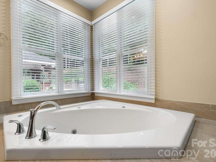 2752 Brittany Drive, Lenoir, NC 28645.  MLS# CAR4416951, YatesRealty ID 46869. 