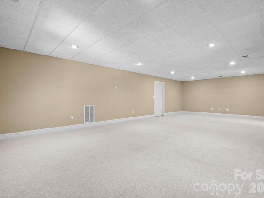 2752 Brittany Drive, Lenoir, NC 28645.  MLS# CAR4416951, YatesRealty ID 46869. 