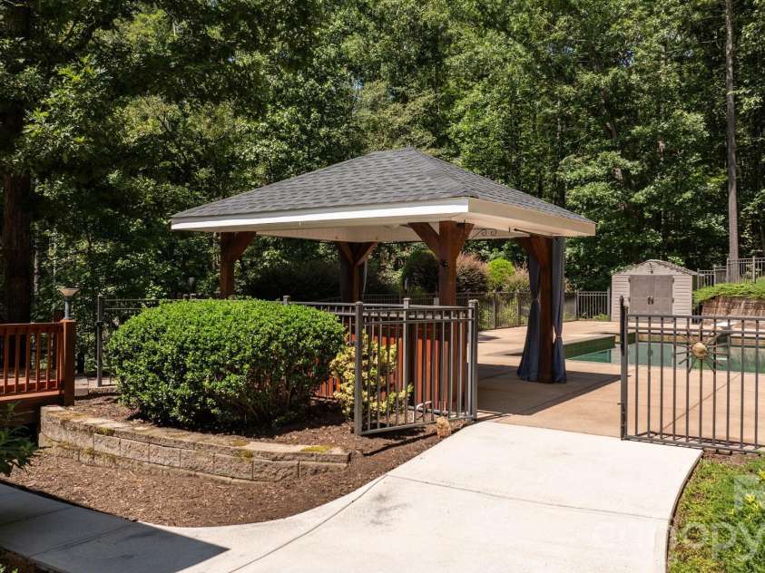 2752 Brittany Drive, Lenoir, NC 28645.  MLS# CAR4416951, YatesRealty ID 46869. 