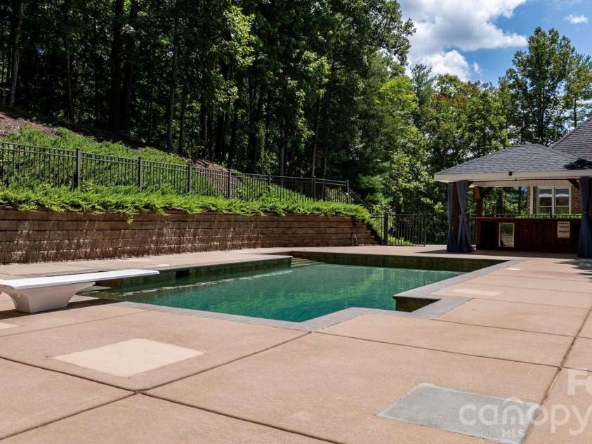 2752 Brittany Drive, Lenoir, NC 28645.  MLS# CAR4416951, YatesRealty ID 46869. 