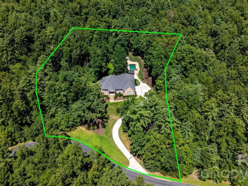 2752 Brittany Drive, Lenoir, NC 28645.  MLS# CAR4416951, YatesRealty ID 46869. 