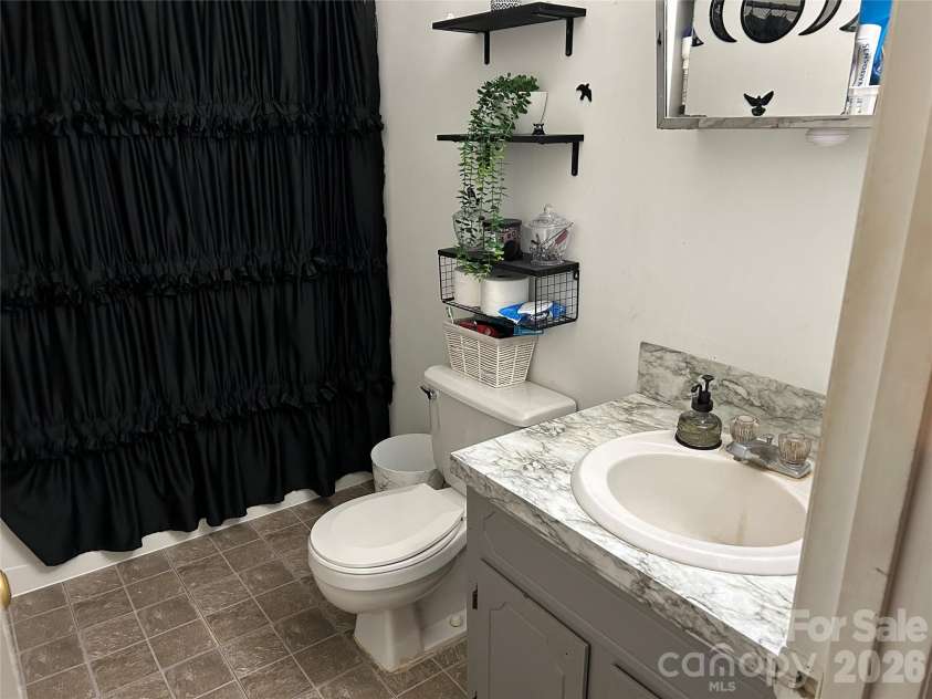 6800 Glover Lane, Stanley, NC 28164.  MLS# CAR4417250, YatesRealty ID 46870. 
