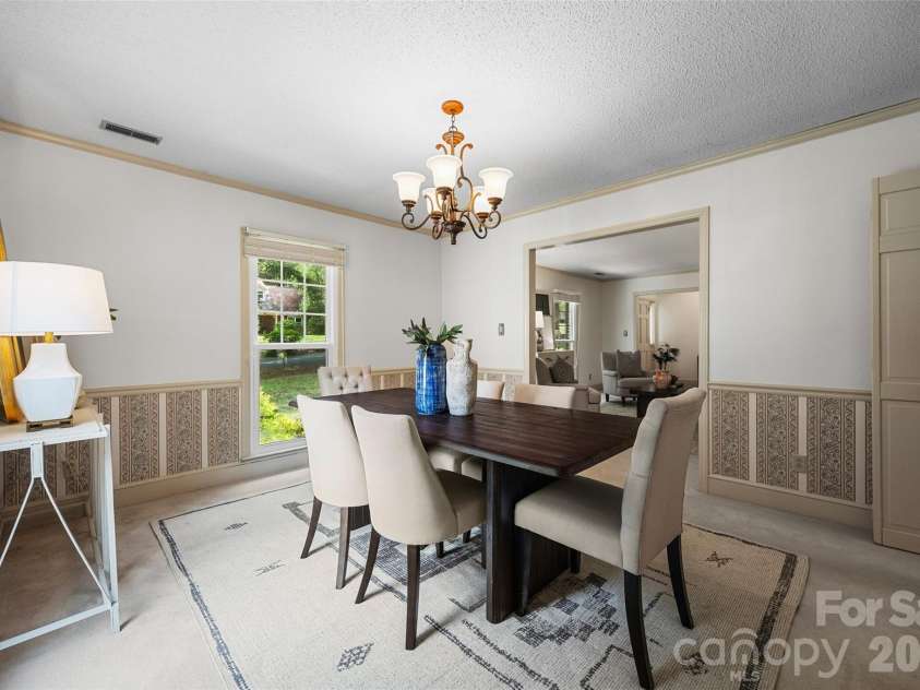 4030 Foxmoor Drive, Charlotte, NC 28226.  MLS# CAR4415337, YatesRealty ID 46874. 