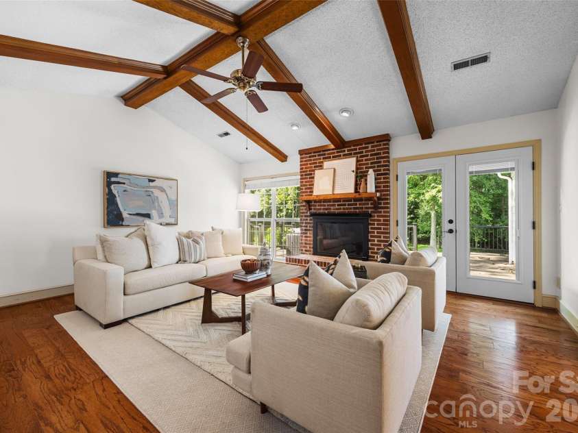 4030 Foxmoor Drive, Charlotte, NC 28226.  MLS# CAR4415337, YatesRealty ID 46874. 