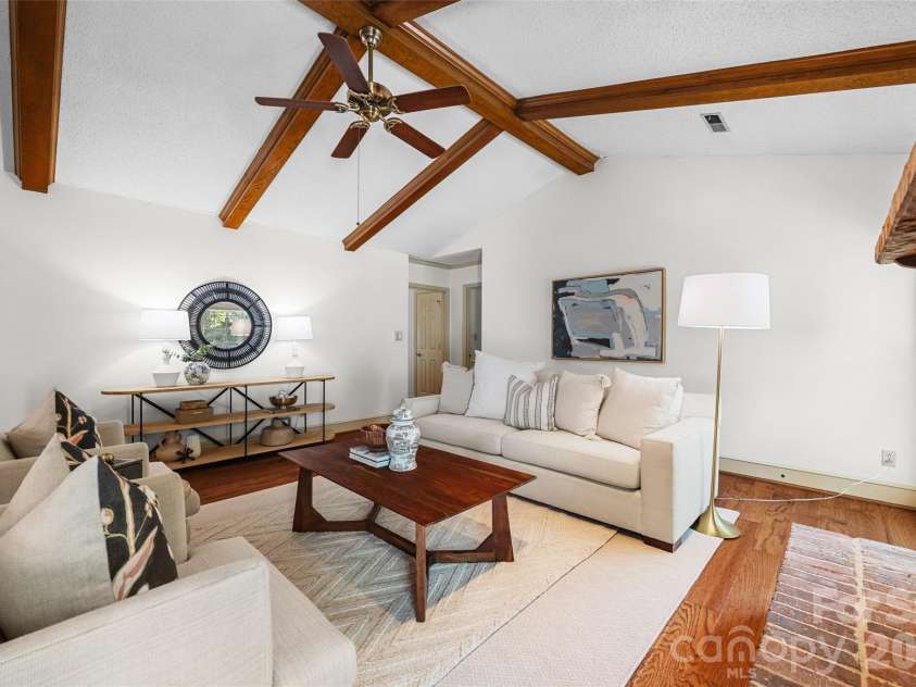 4030 Foxmoor Drive, Charlotte, NC 28226.  MLS# CAR4415337, YatesRealty ID 46874. 