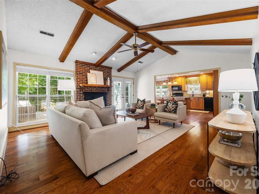 4030 Foxmoor Drive, Charlotte, NC 28226.  MLS# CAR4415337, YatesRealty ID 46874. 