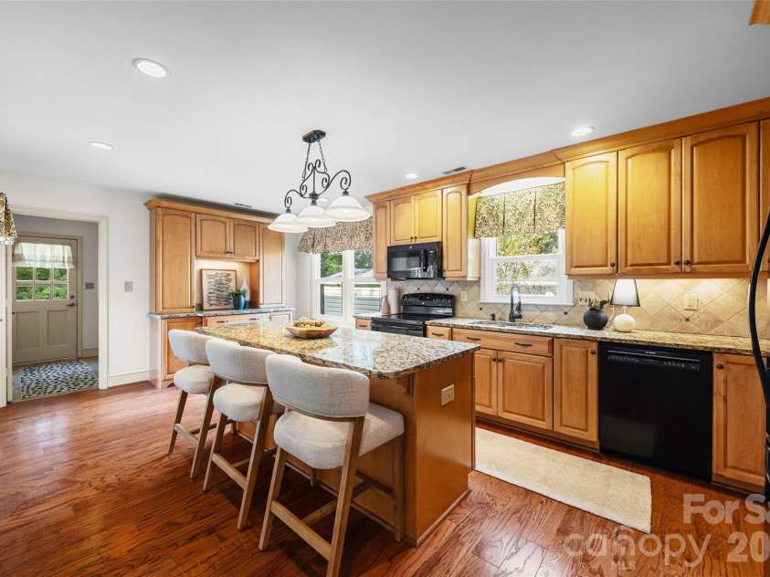 4030 Foxmoor Drive, Charlotte, NC 28226.  MLS# CAR4415337, YatesRealty ID 46874. 