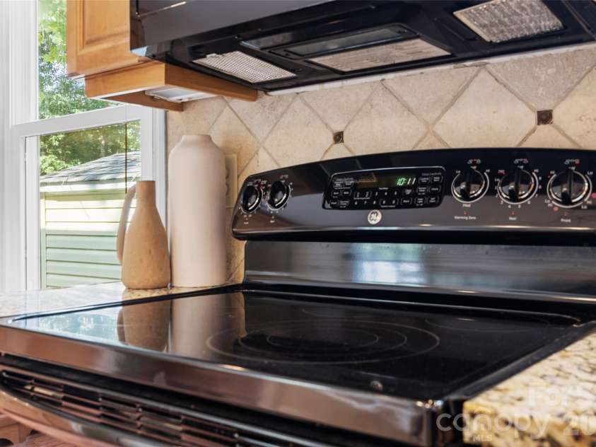 4030 Foxmoor Drive, Charlotte, NC 28226.  MLS# CAR4415337, YatesRealty ID 46874. 