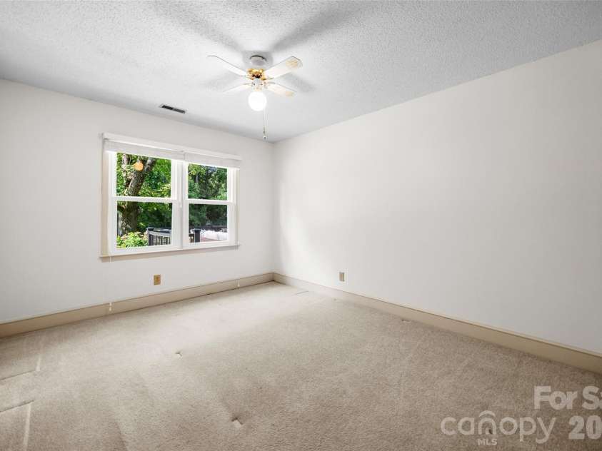 4030 Foxmoor Drive, Charlotte, NC 28226.  MLS# CAR4415337, YatesRealty ID 46874. 