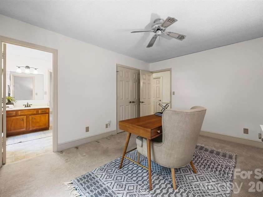 4030 Foxmoor Drive, Charlotte, NC 28226.  MLS# CAR4415337, YatesRealty ID 46874. 