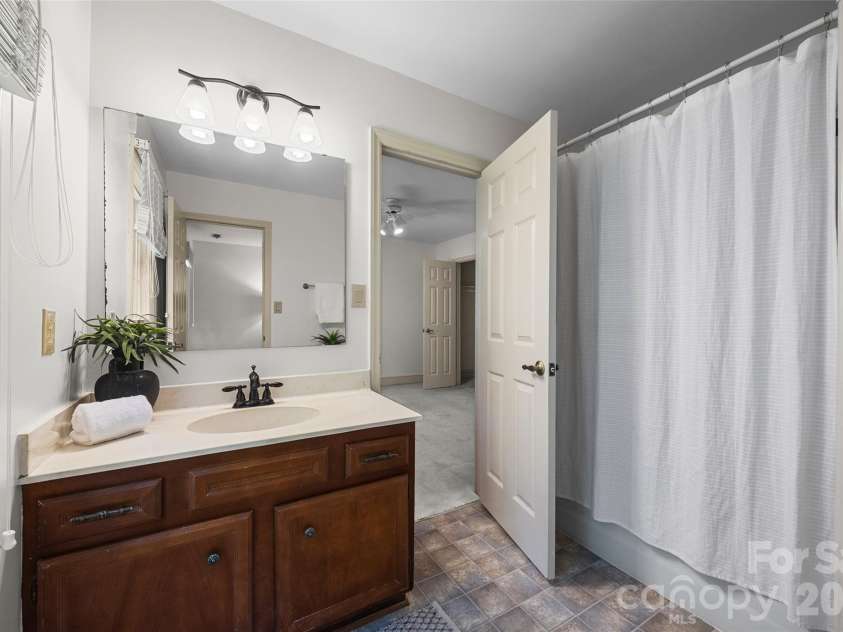 4030 Foxmoor Drive, Charlotte, NC 28226.  MLS# CAR4415337, YatesRealty ID 46874. 