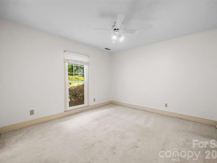 4030 Foxmoor Drive, Charlotte, NC 28226.  MLS# CAR4415337, YatesRealty ID 46874. 