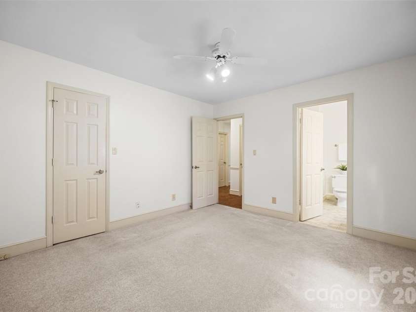 4030 Foxmoor Drive, Charlotte, NC 28226.  MLS# CAR4415337, YatesRealty ID 46874. 