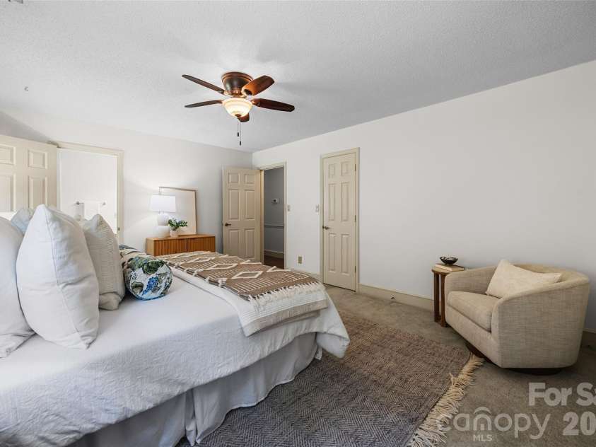4030 Foxmoor Drive, Charlotte, NC 28226.  MLS# CAR4415337, YatesRealty ID 46874. 