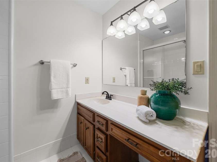 4030 Foxmoor Drive, Charlotte, NC 28226.  MLS# CAR4415337, YatesRealty ID 46874. 
