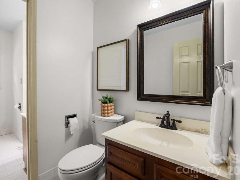 4030 Foxmoor Drive, Charlotte, NC 28226.  MLS# CAR4415337, YatesRealty ID 46874. 