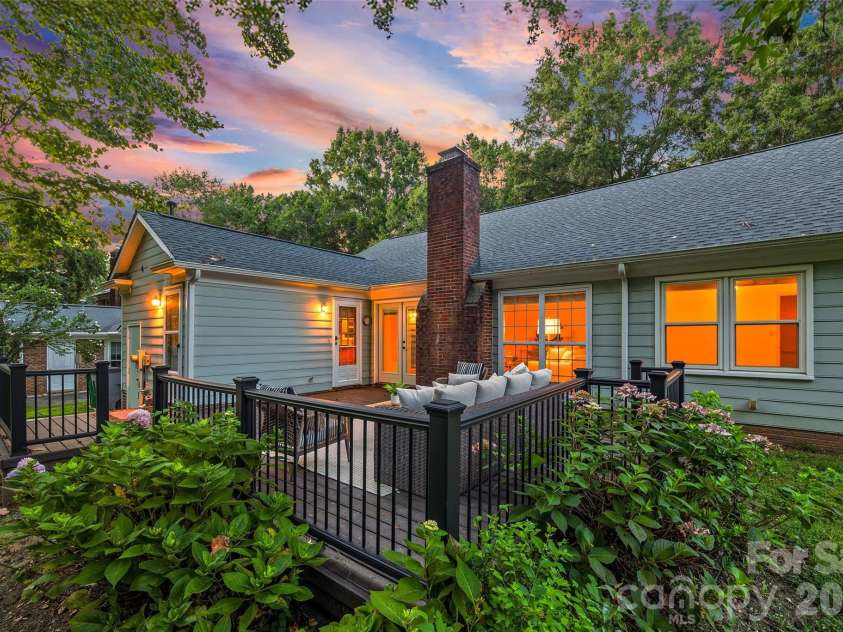 4030 Foxmoor Drive, Charlotte, NC 28226.  MLS# CAR4415337, YatesRealty ID 46874. 