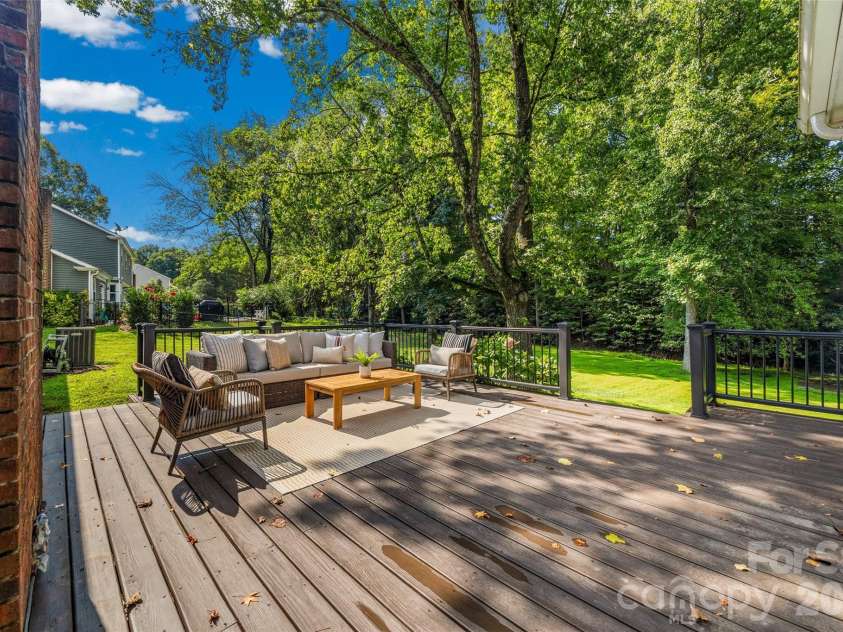 4030 Foxmoor Drive, Charlotte, NC 28226.  MLS# CAR4415337, YatesRealty ID 46874. 