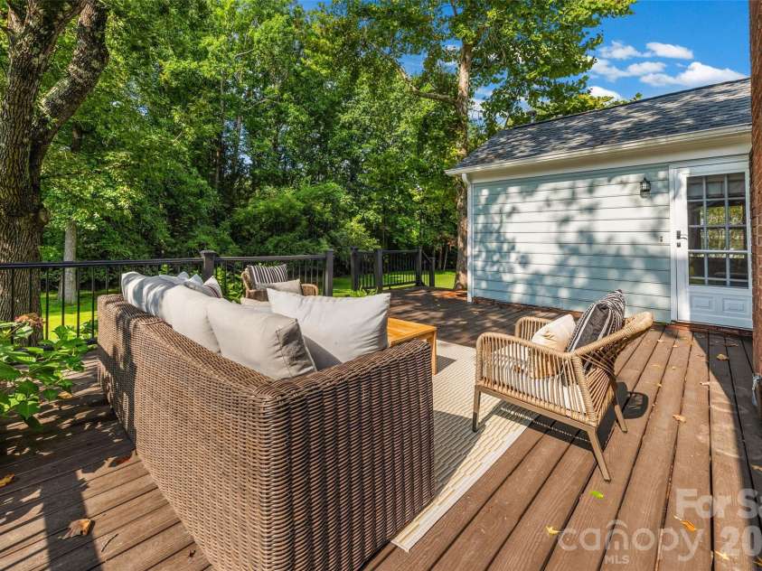 4030 Foxmoor Drive, Charlotte, NC 28226.  MLS# CAR4415337, YatesRealty ID 46874. 