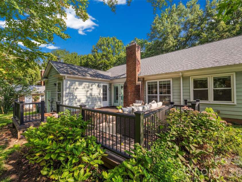 4030 Foxmoor Drive, Charlotte, NC 28226.  MLS# CAR4415337, YatesRealty ID 46874. 