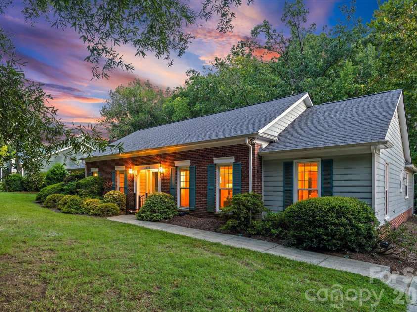 4030 Foxmoor Drive, Charlotte, NC 28226.  MLS# CAR4415337, YatesRealty ID 46874. 